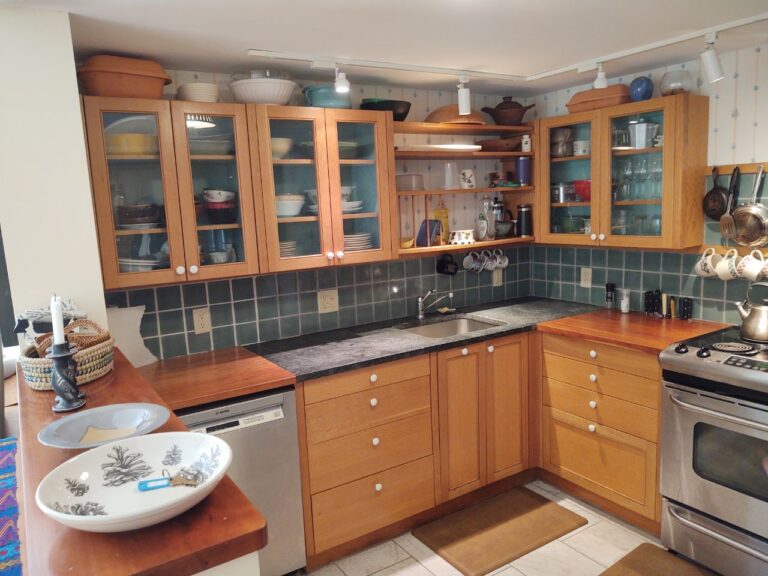 IMG_20210518_142936115-teal-backsplash